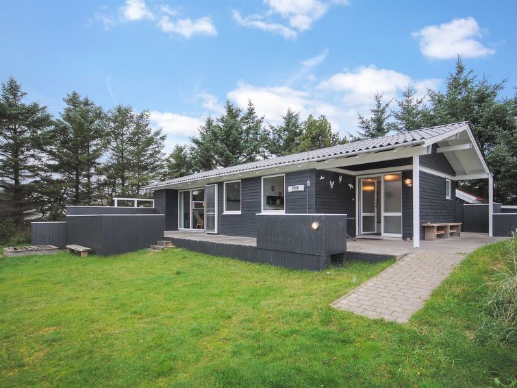 "Amber" - 500m from the sea", 3-Zimmer-Haus 75 m2. Objekt geeignet für 6 Erwachsene. Wohnzimmer mit TV, Radio, CD, Stereoanlage und DVD. 1 Zimmer mit 1 Doppelbett. 1 Zimmer mit 1 Doppelbett. 1 Zimmer..