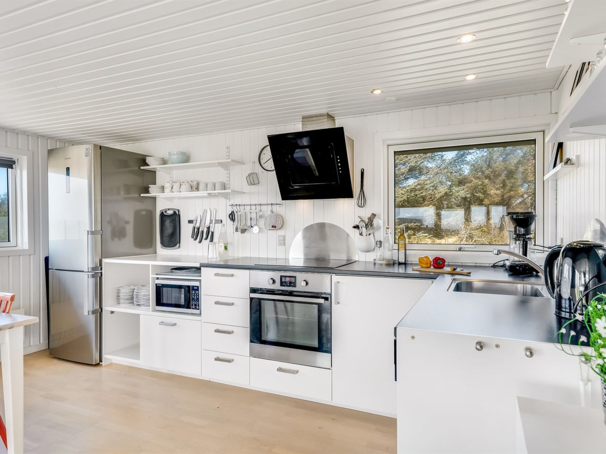 "Carelle" - 300m from the sea - Binnen