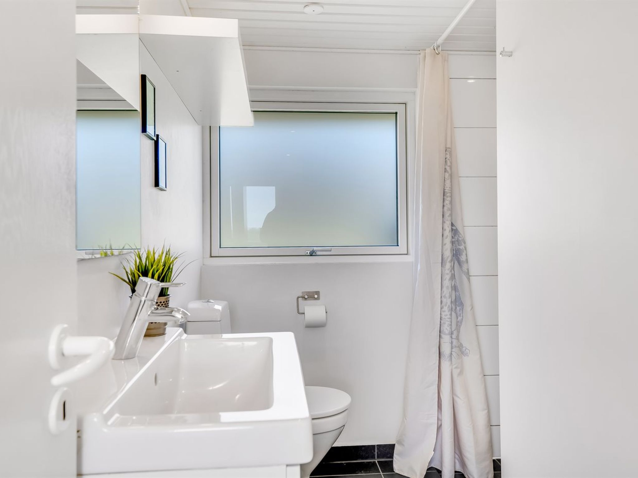 "Carelle" - 300m from the sea - Binnen