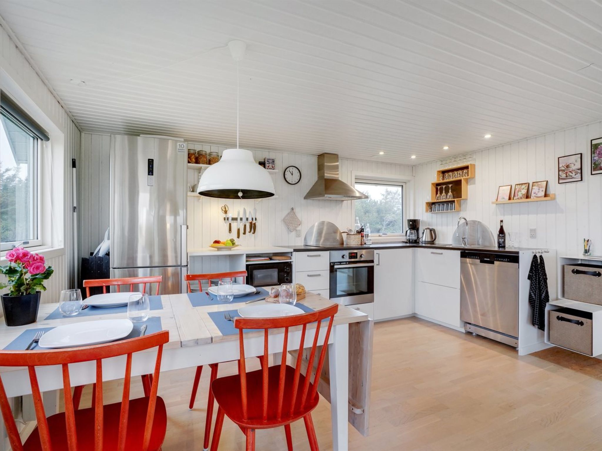 "Carelle" - 300m from the sea - Binnen