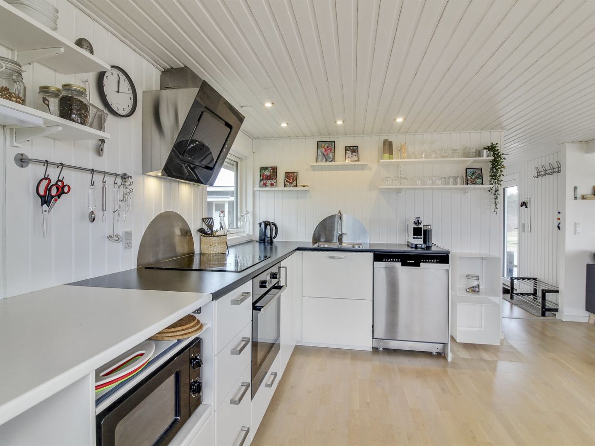 "Carelle" - 300m from the sea - Binnen