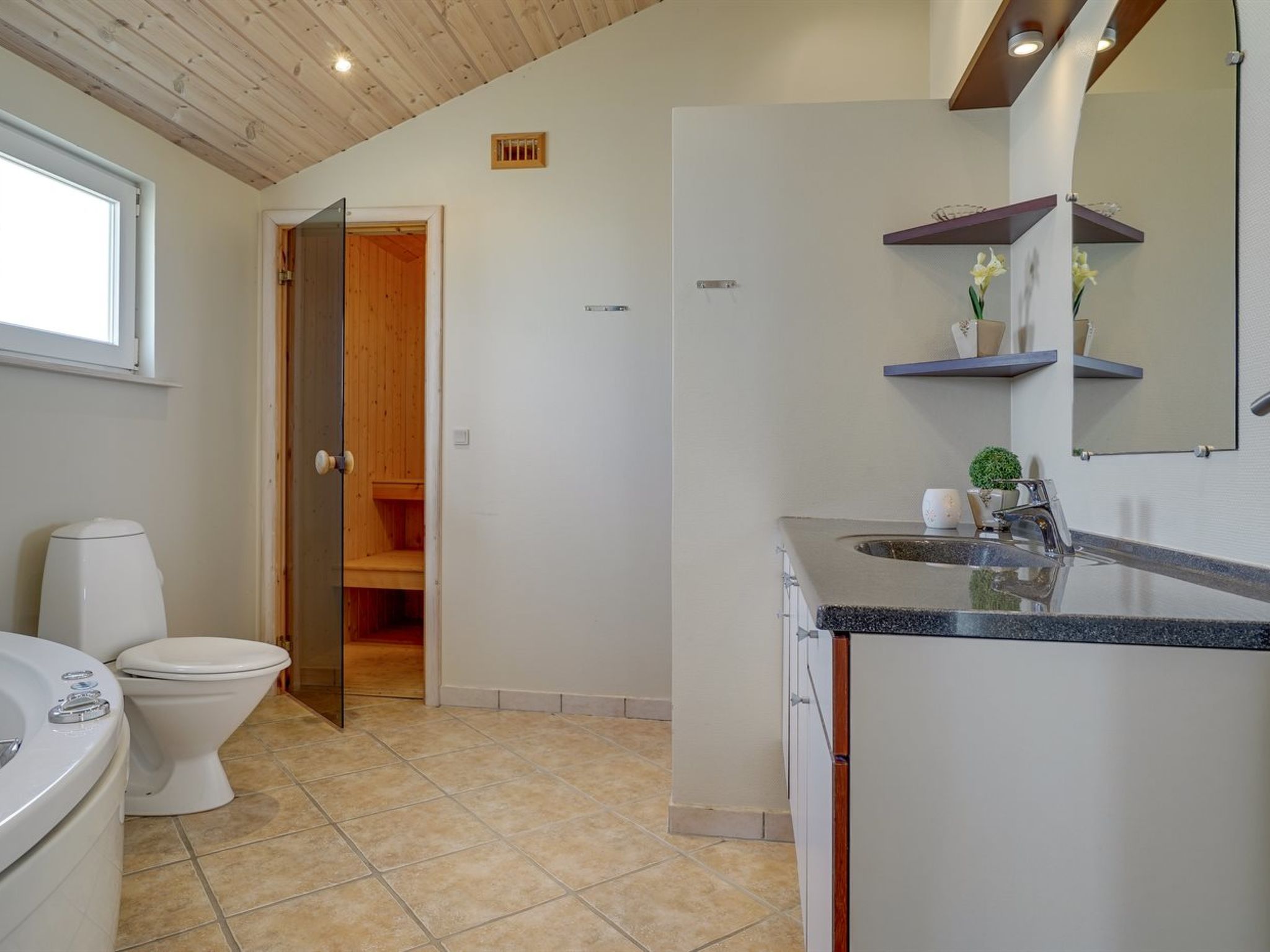 Bathroom / Wellness