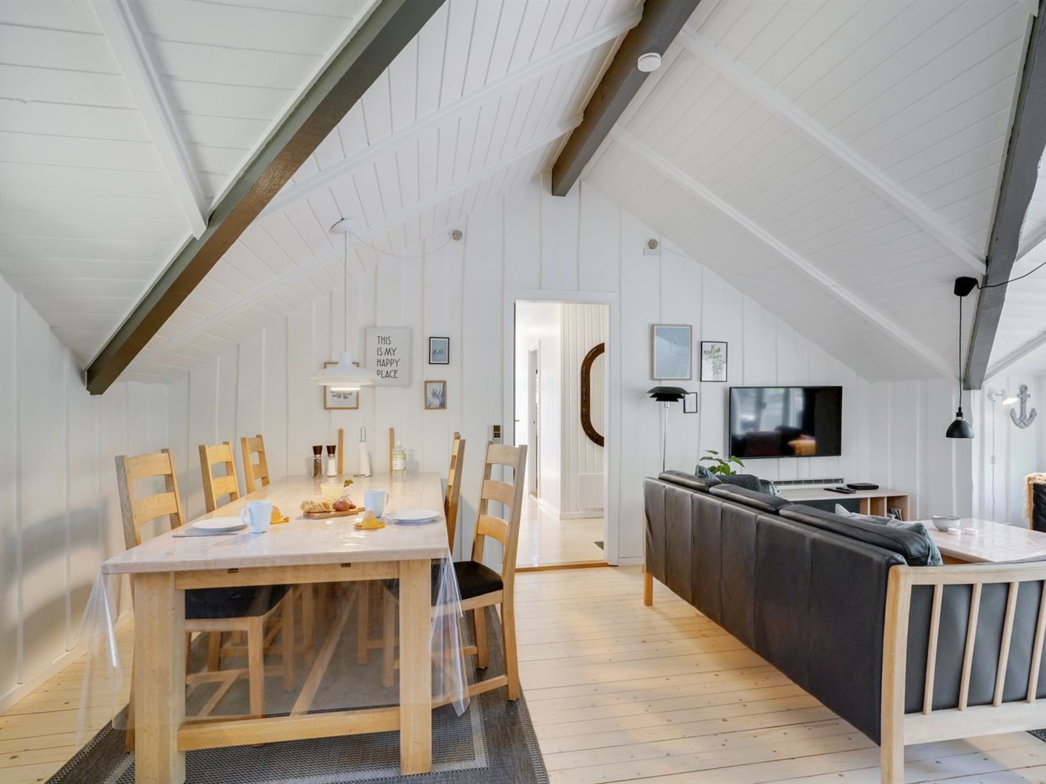 "Hjalmara" - 900m from the sea - Binnen