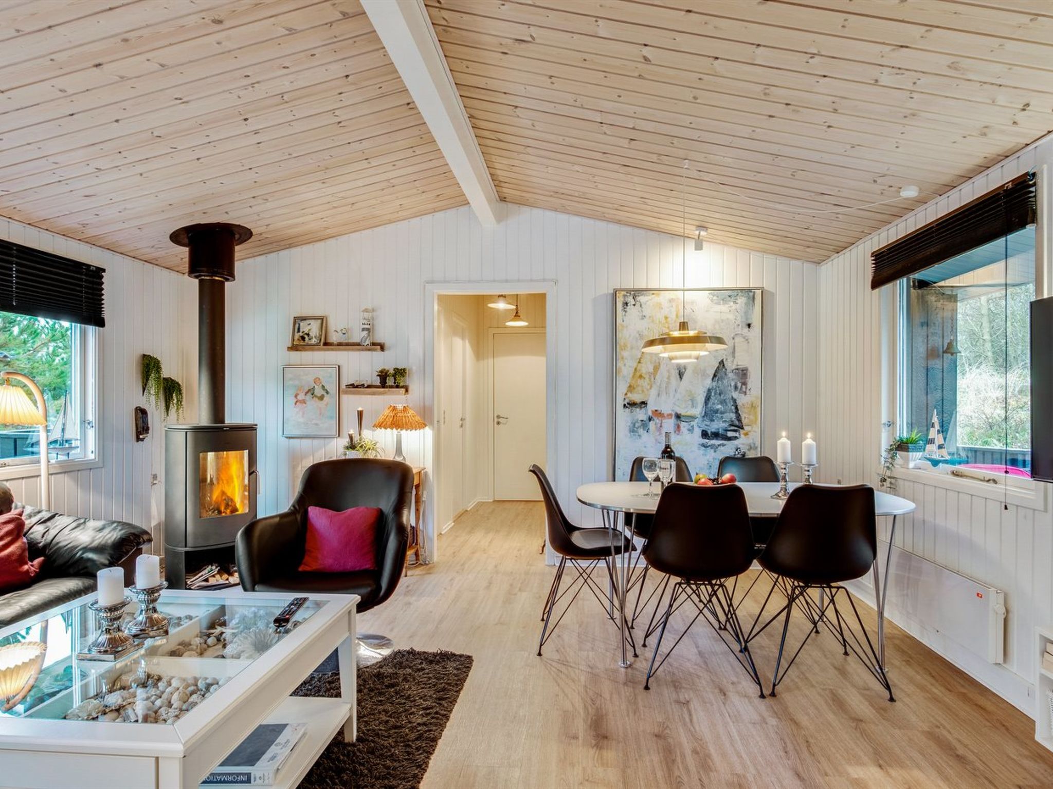 "Emeline" - 1.7km from the sea - Binnen