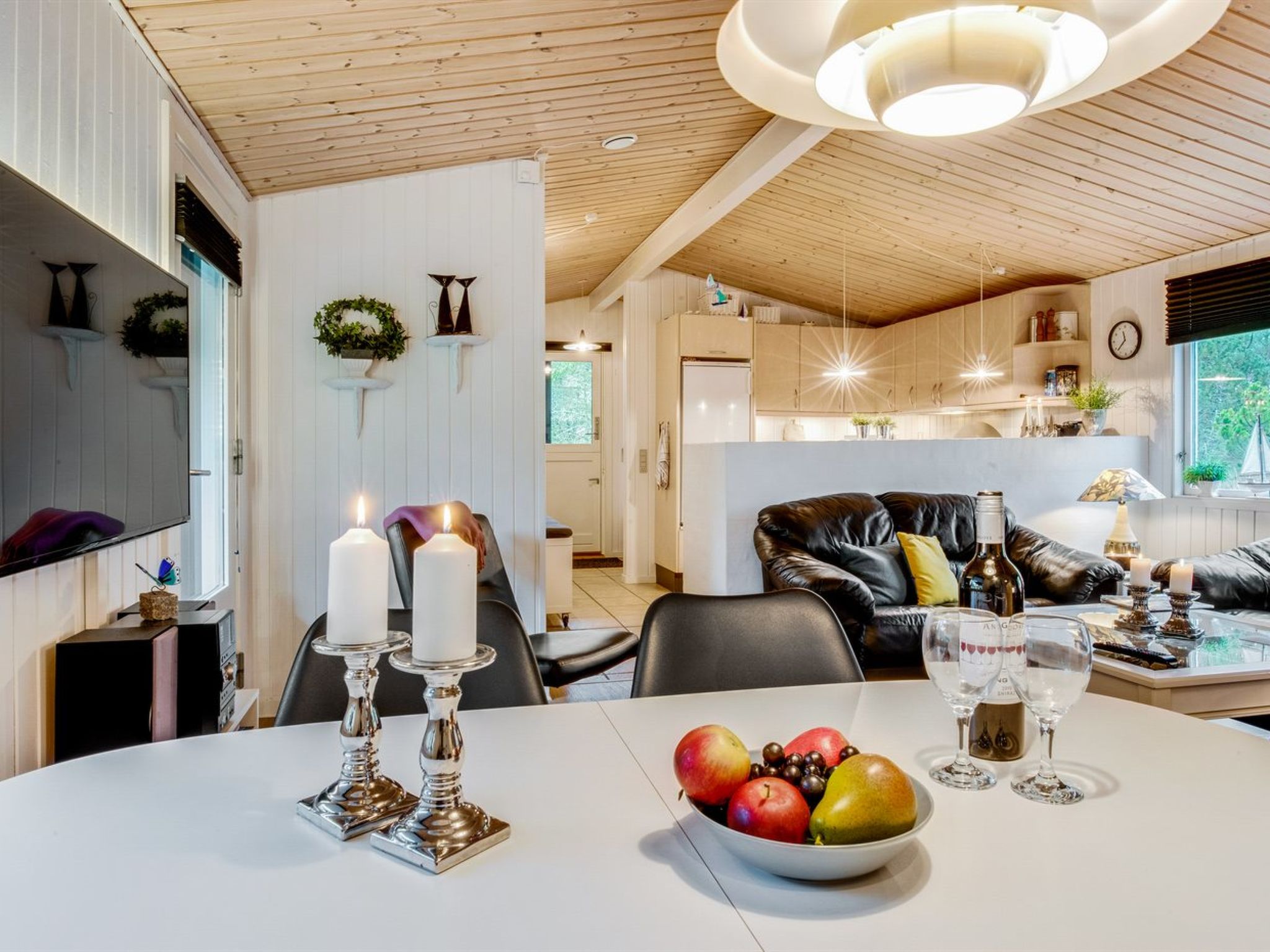 "Emeline" - 1.7km from the sea - Binnen
