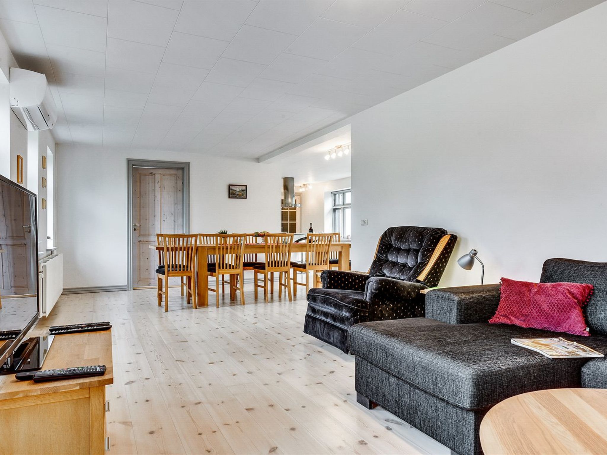 "Sophia" - 8km from the sea - Binnen