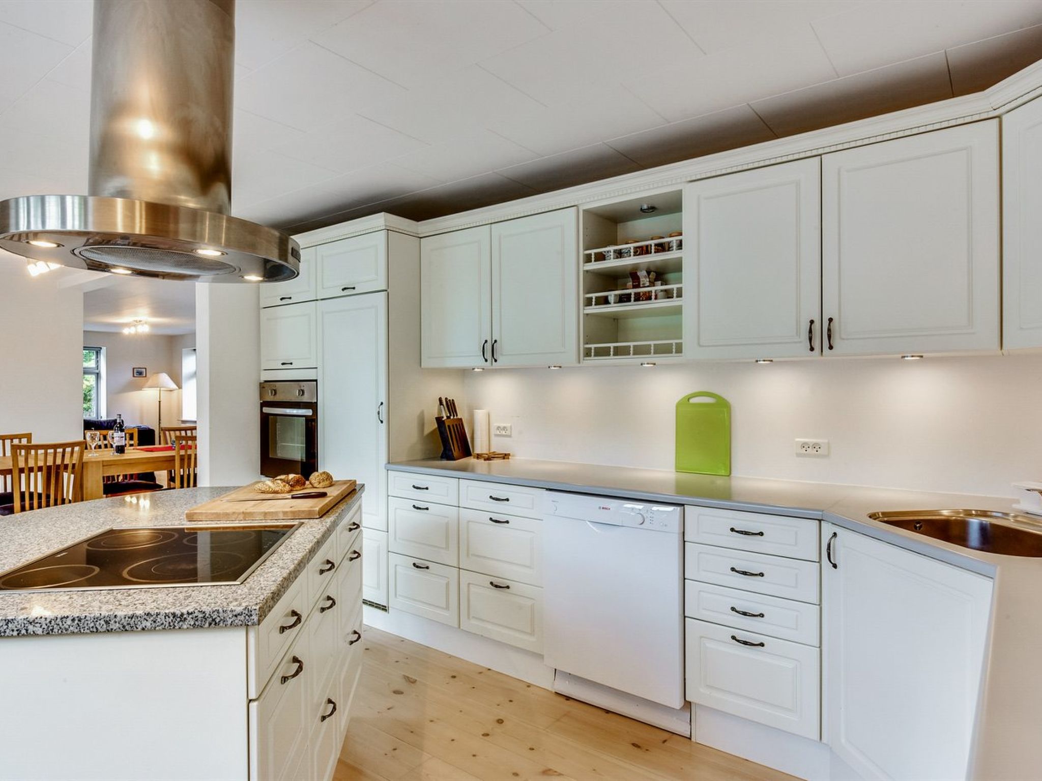 "Sophia" - 8km from the sea - Binnen