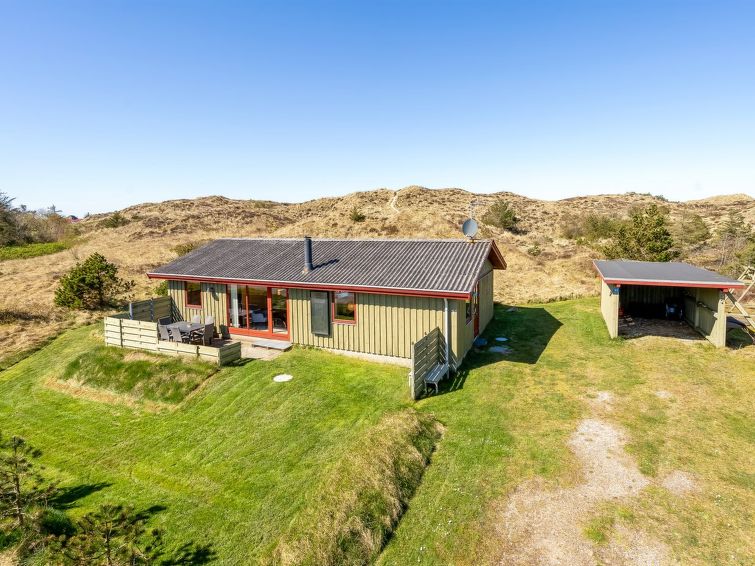 "Frandsine" - 1.2km from the sea", 3-Zimmer-Haus 78 m2. Objekt geeignet für 6 Erwachsene + 1 Kind. Wohnzimmer mit TV, Radio und DVD. 1 Zimmer mit 1 Doppelbett. 1 Zimmer mit 2 Betten. 1 Zimmer mit 1 x..
