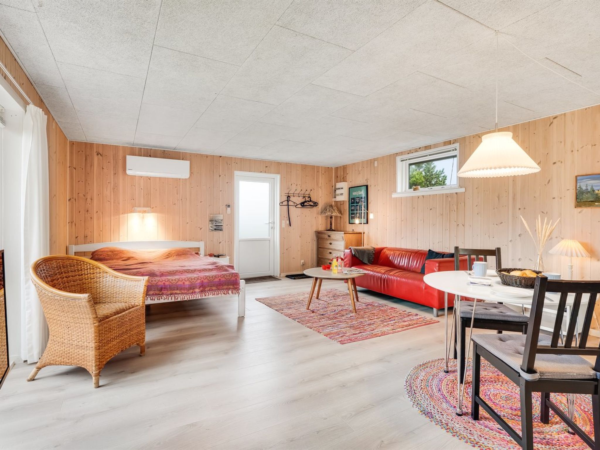 "Tekla" - 75m from the sea-Binnen