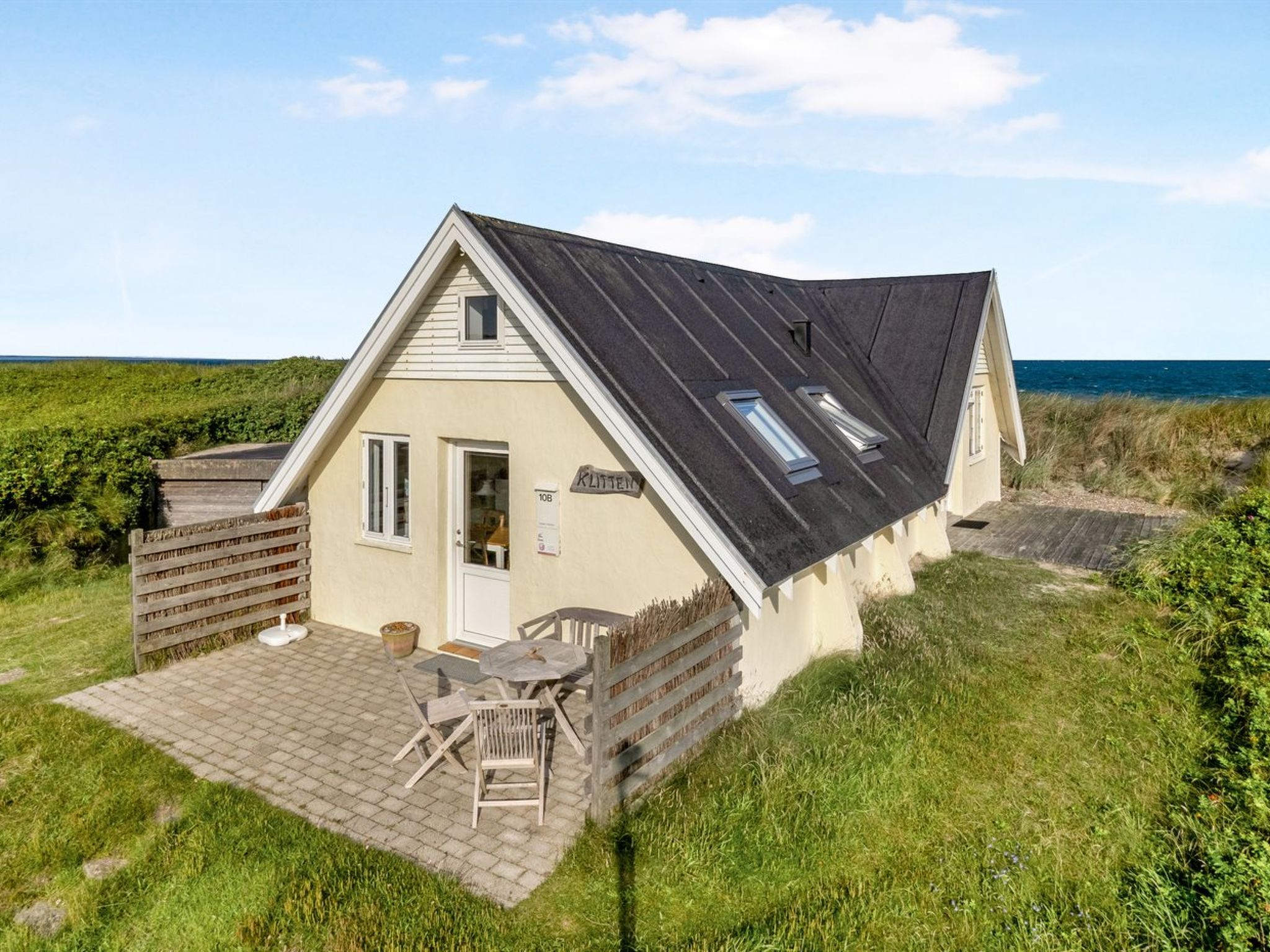 "Ebba" - 25m from the sea - Buiten