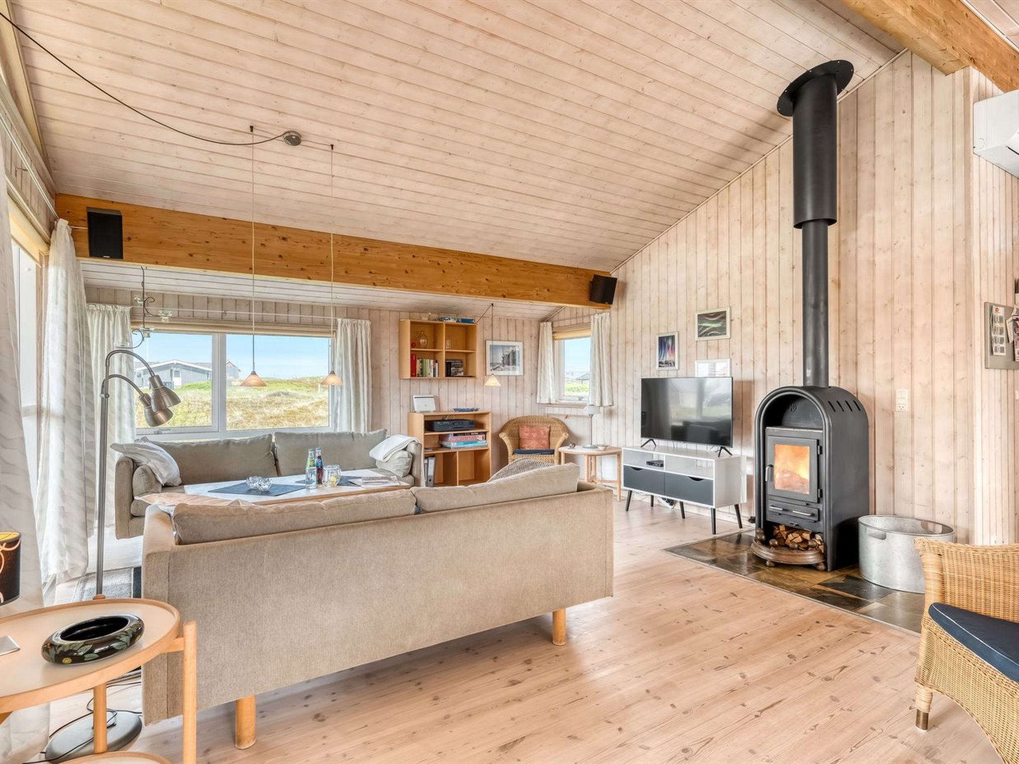 "Hughe" - 200m from the sea - Binnen
