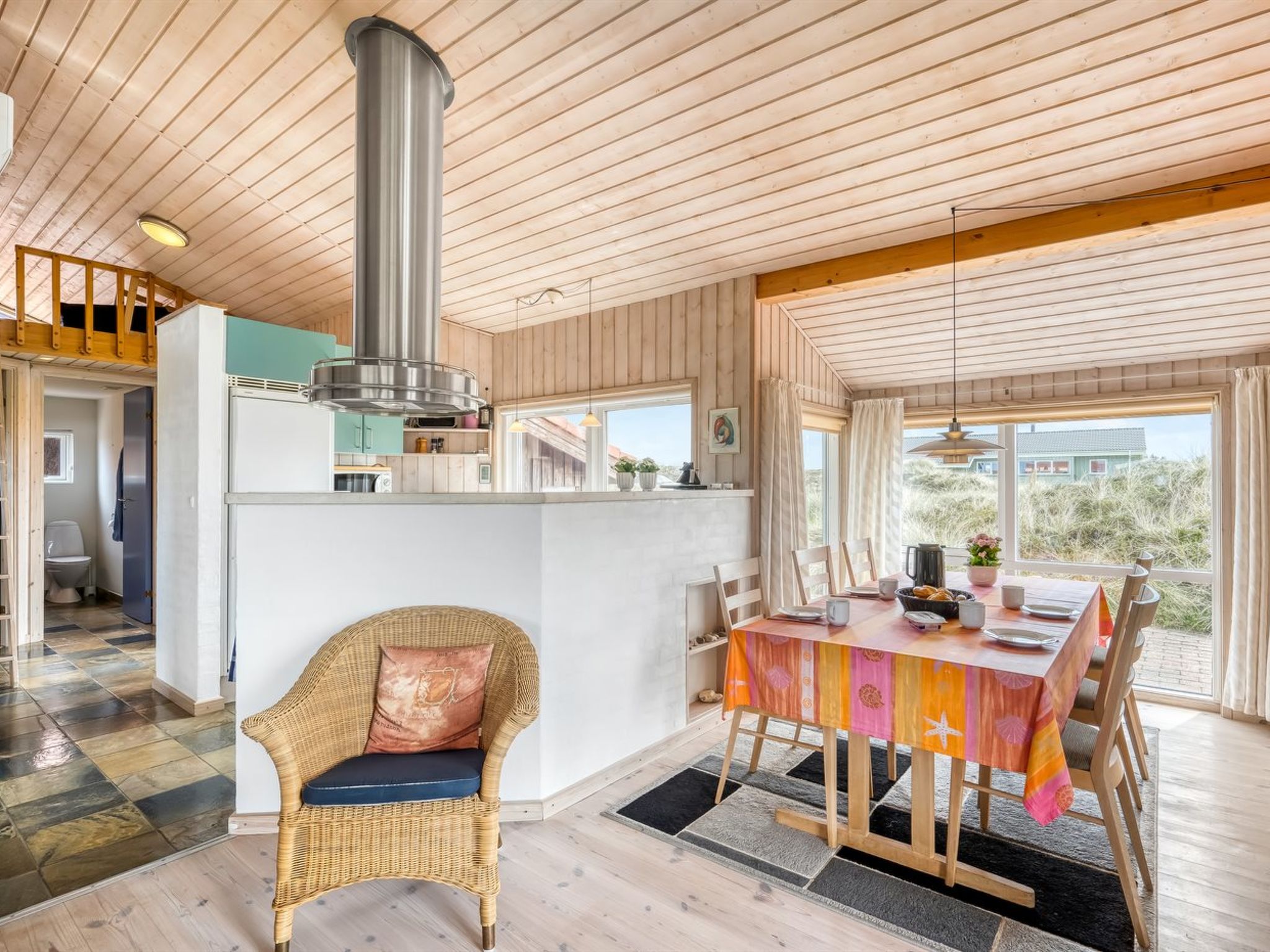 "Hughe" - 200m from the sea - Binnen