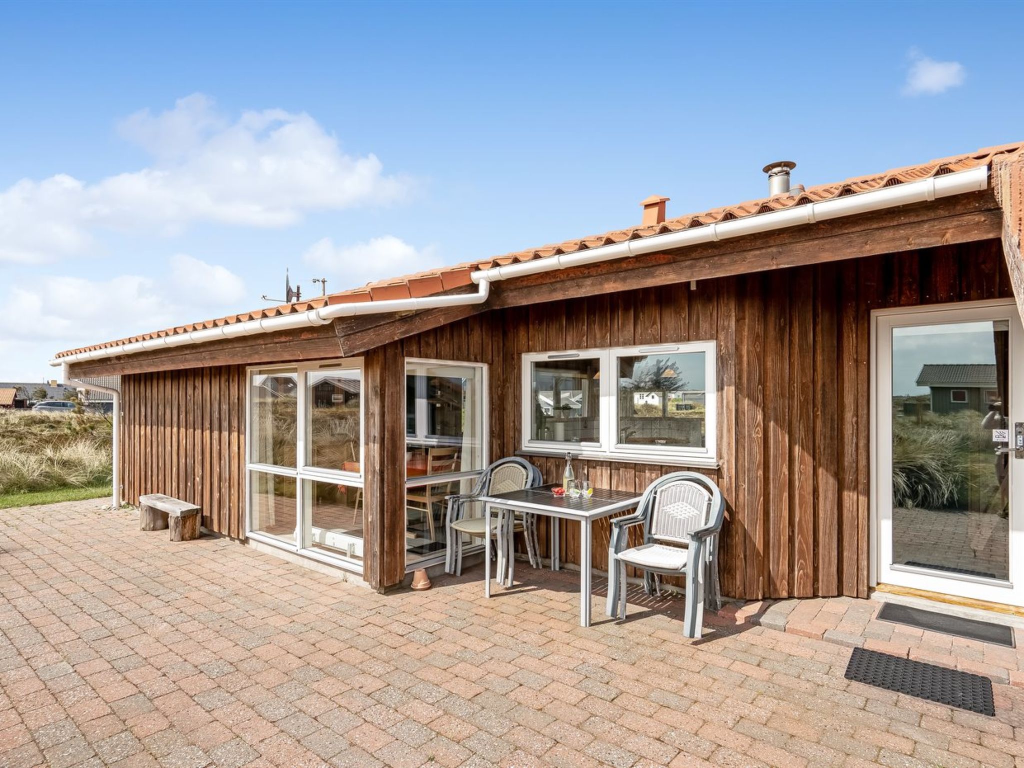 "Hughe" - 200m from the sea - Buiten