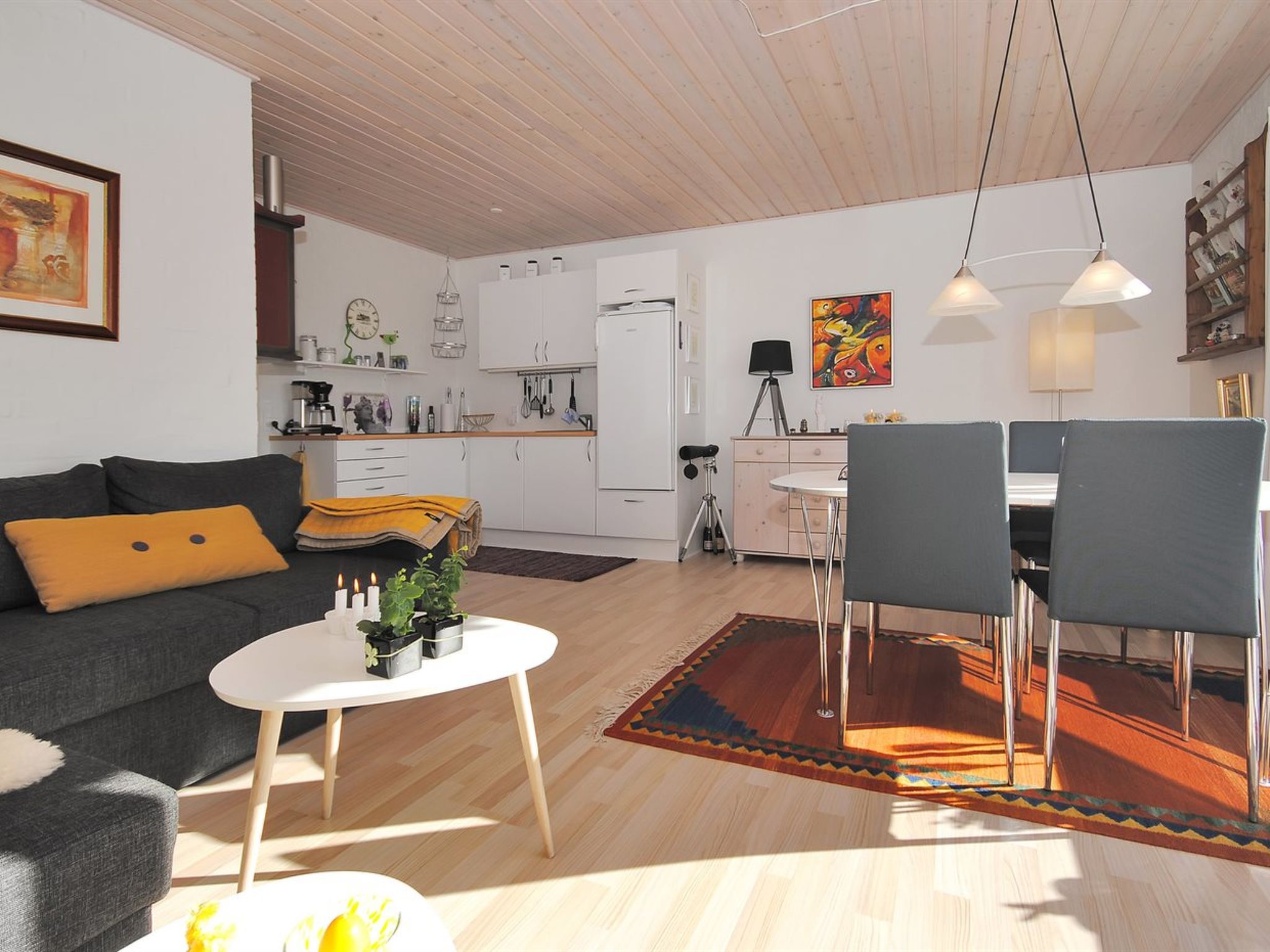 "Rejhana" - 500m to the fjord-Drinnen