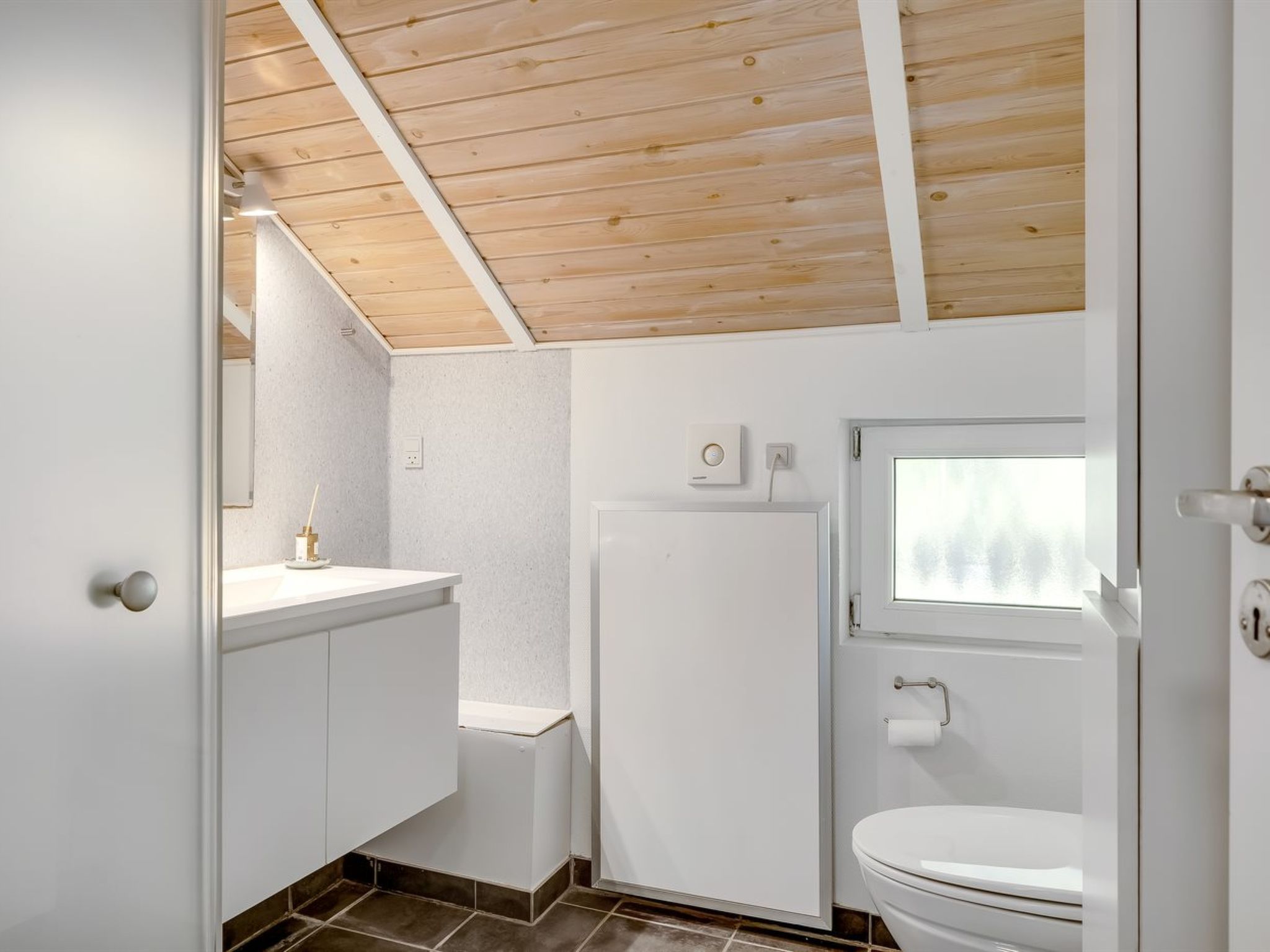 "Eisa" - 300m to the fjord-Binnen