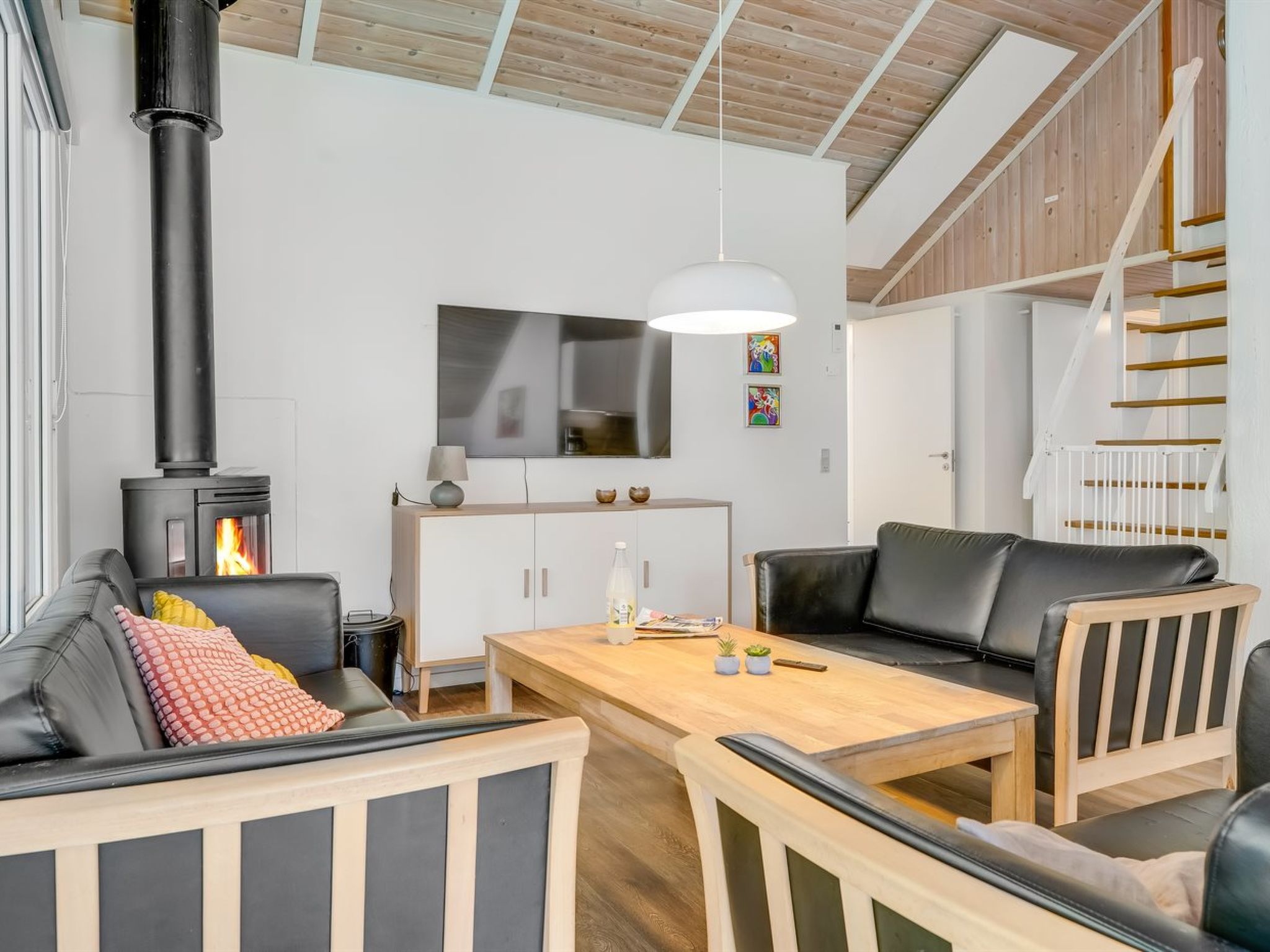 "Eisa" - 300m to the fjord-Binnen