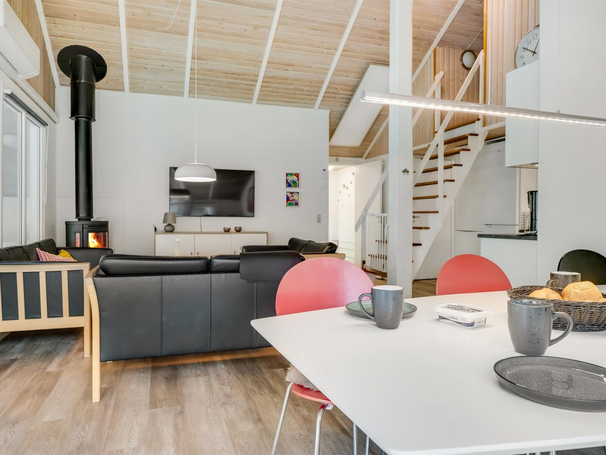 "Eisa" - 300m to the fjord-Binnen