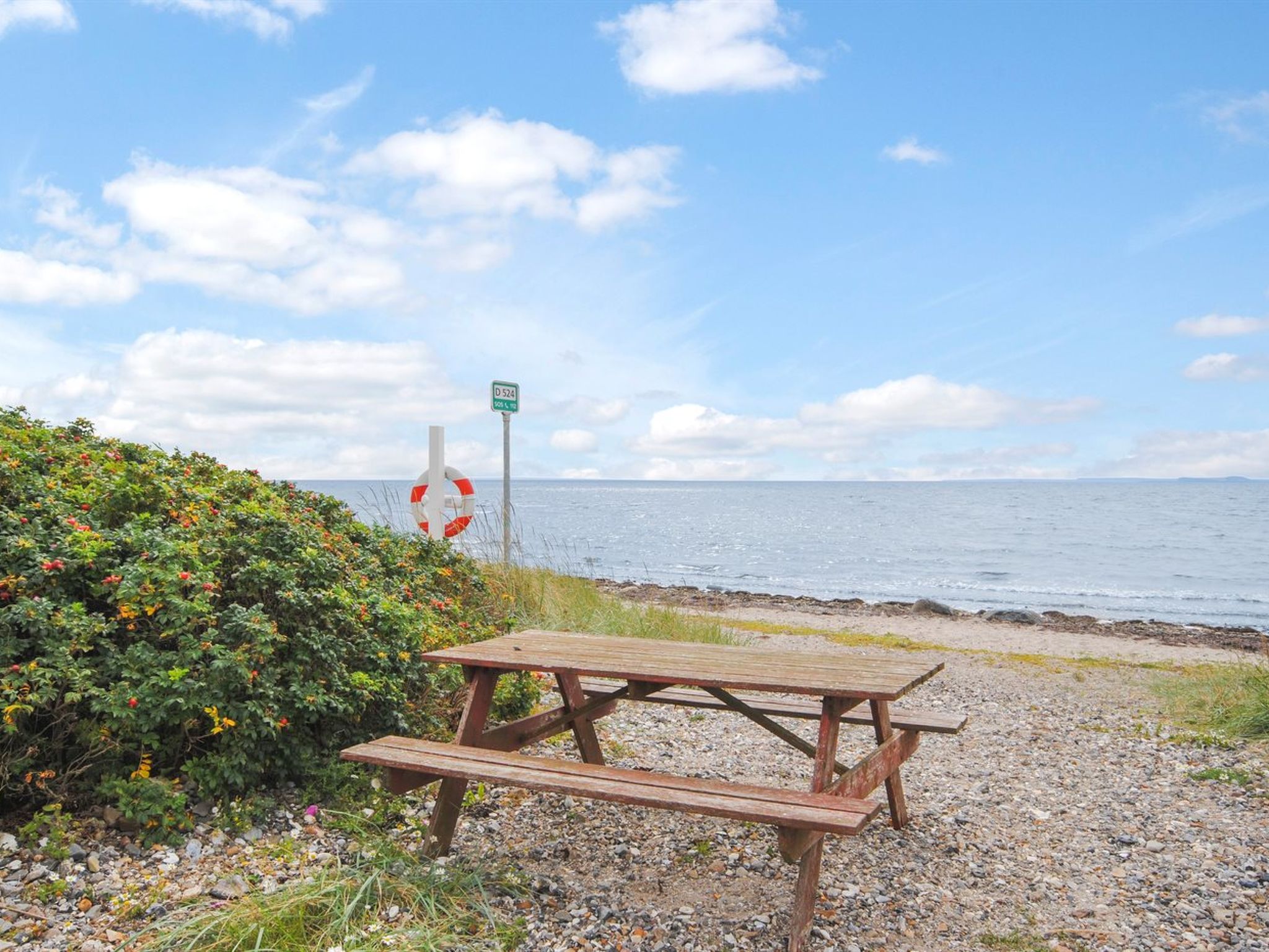 "Eisa" - 300m to the fjord-Buiten