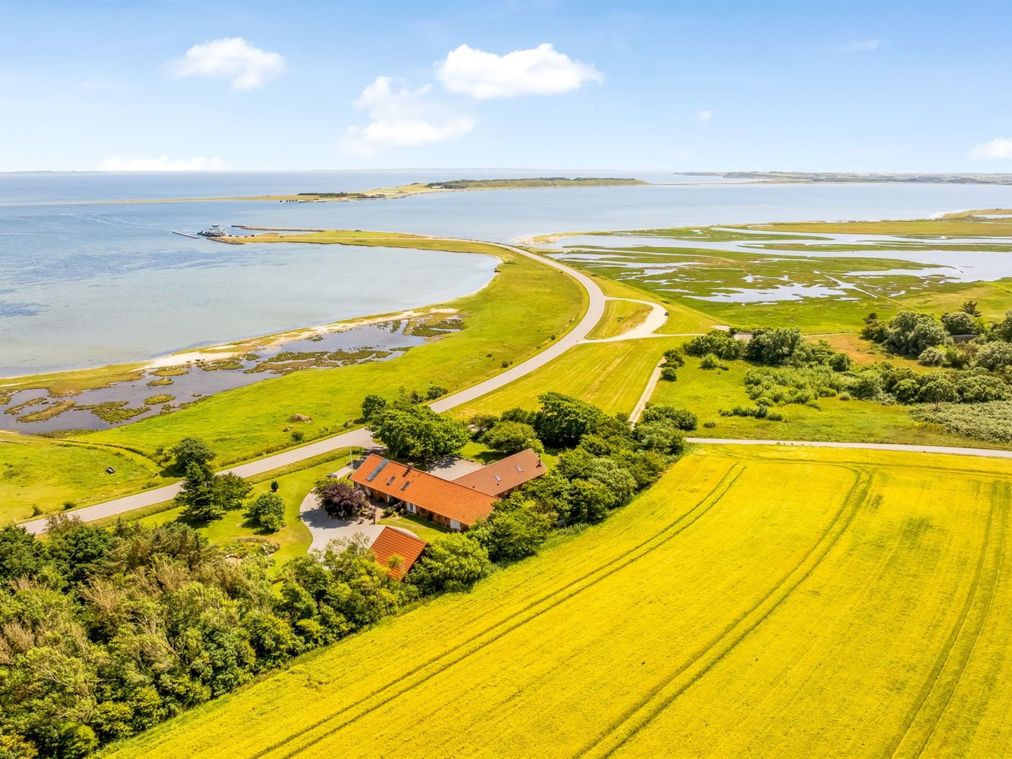 "Virve" - 100m to the fjord-Buiten