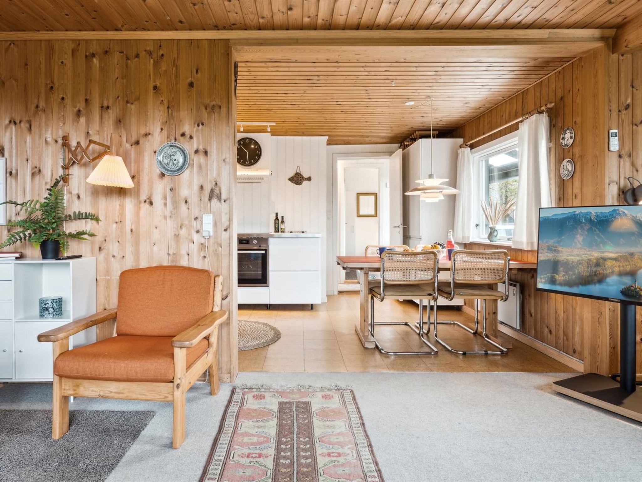 "Jukka" - 2km from the sea - Binnen