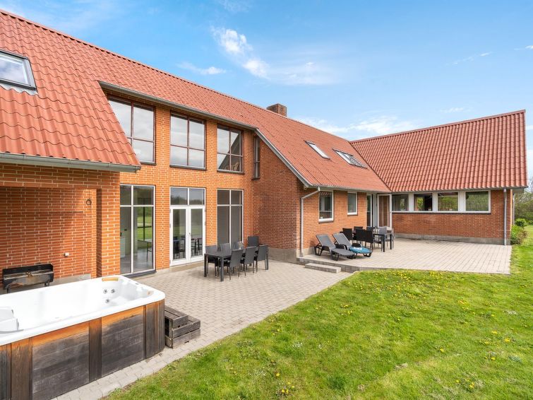 Luxe vakantiehuis met whirlpool en meerzicht in Hurup Thy in Hurup
