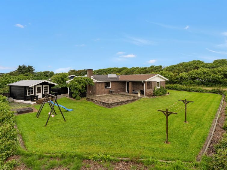 "Ørger" - 400m to the inlet", huis 3-kamers 92 m2. Het objekt is geschikt voor 6 volwassenen + 1 kinderen. Woonkamer met TV, video, CD-speler, stereo-installatie en DVD. 1 kamer met 1 2-pers bed. 1 k..