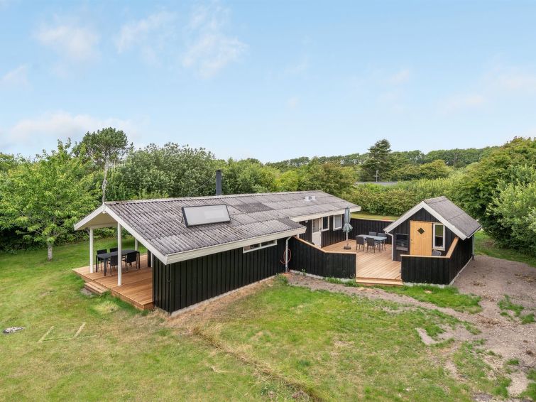 "Dali" - 400m to the inlet", huis 3-kamers 65 m2. Het objekt is geschikt voor 5 volwassenen + 1 kinderen. Woonkamer met TV. 1 kamer met 2 bedden. 1 kamer met 1 bed. 1 kamer met 1 x 2 stapelbedden. Keu..