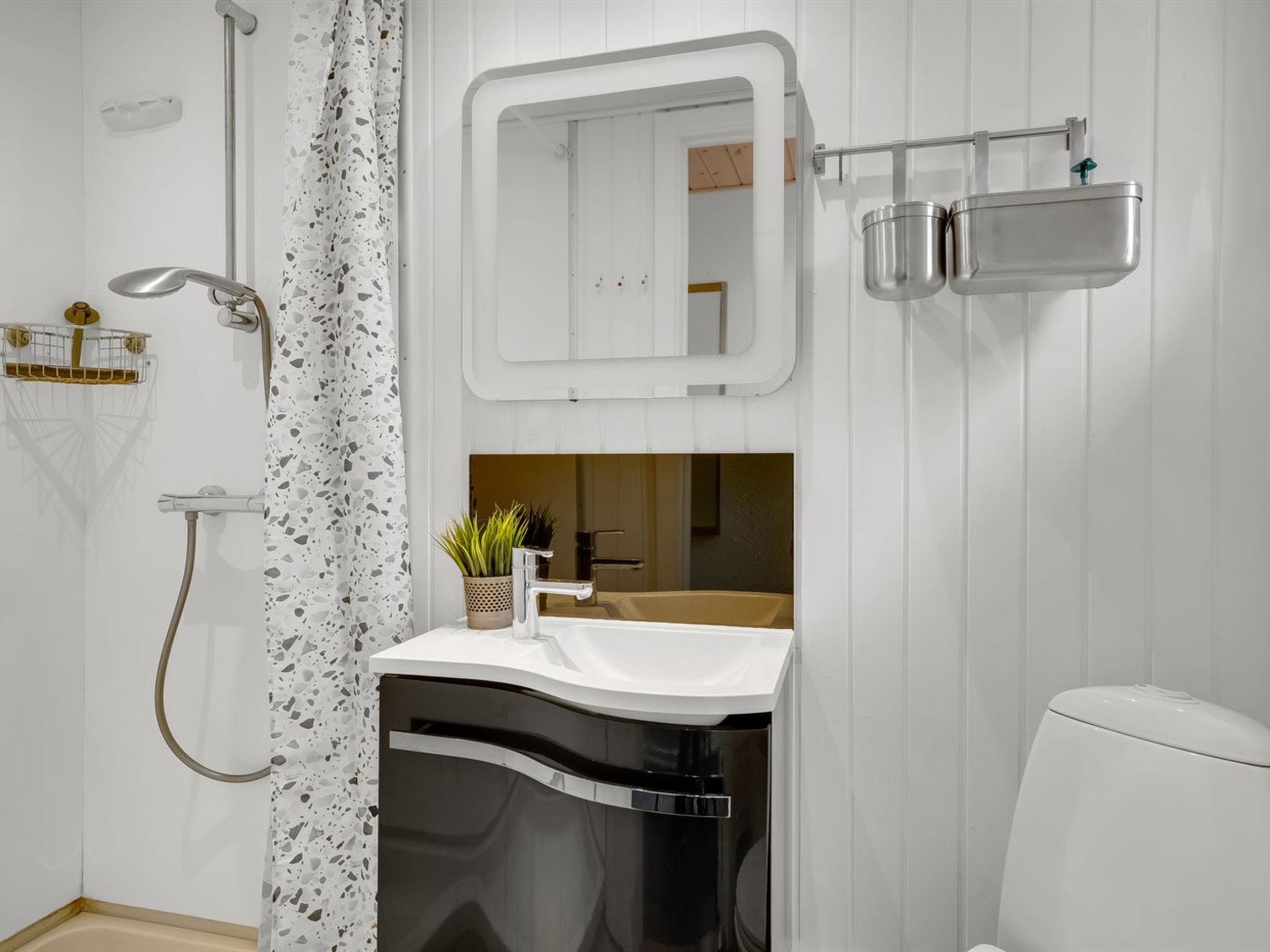 "Epiphania" - 100m to the fjord-Dedans