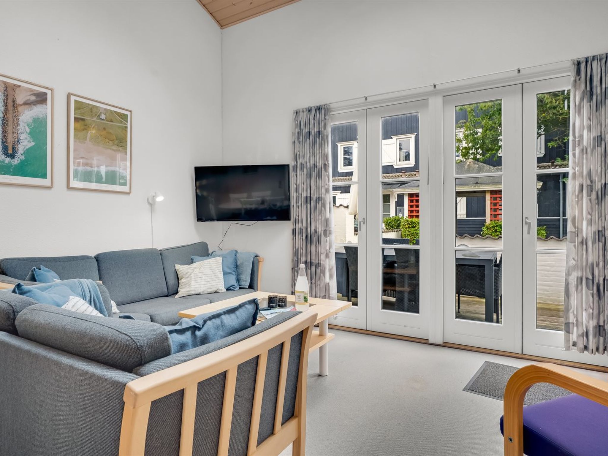 "Epiphania" - 100m to the fjord-Dedans