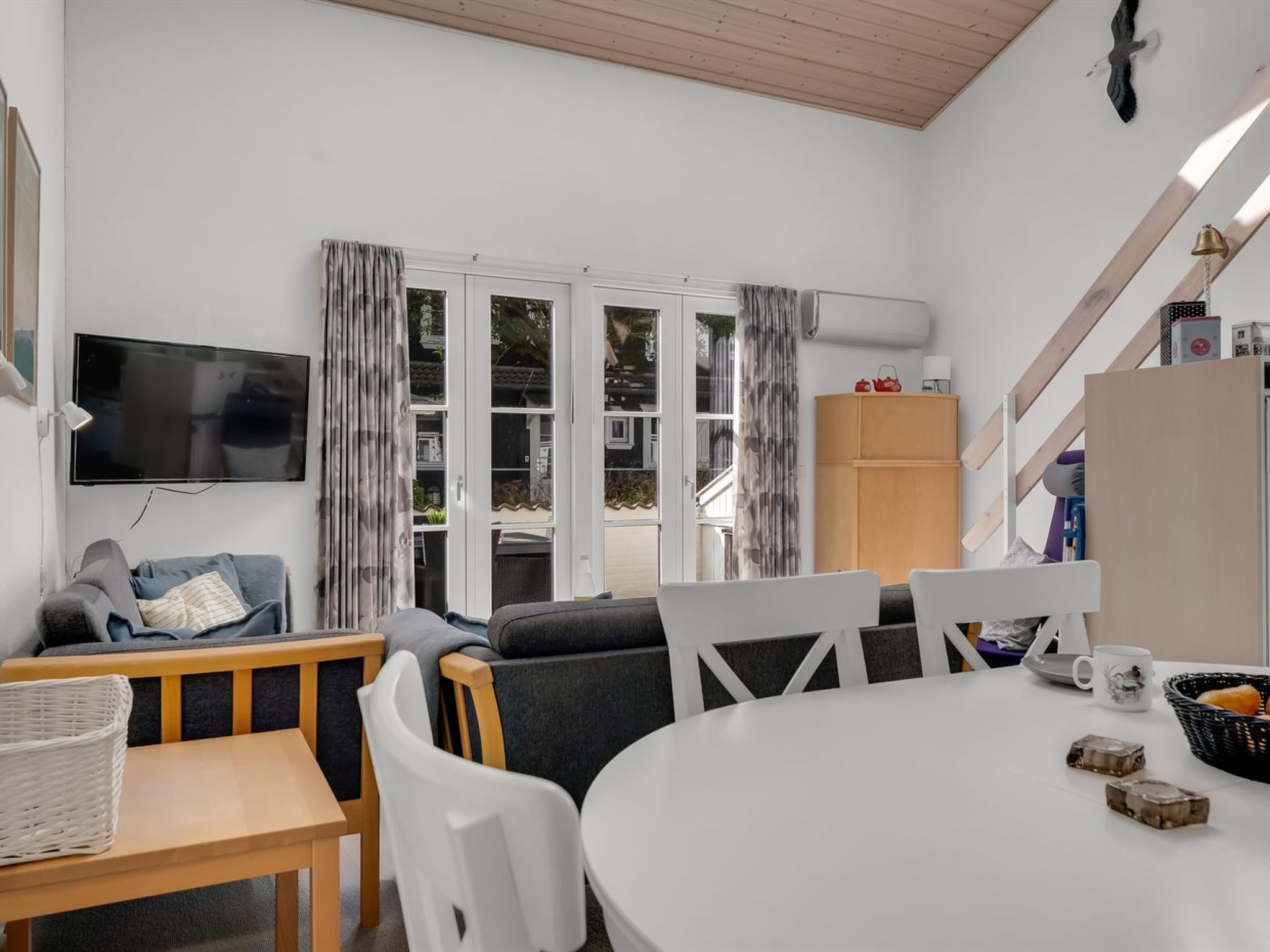 "Epiphania" - 100m to the fjord-Dedans