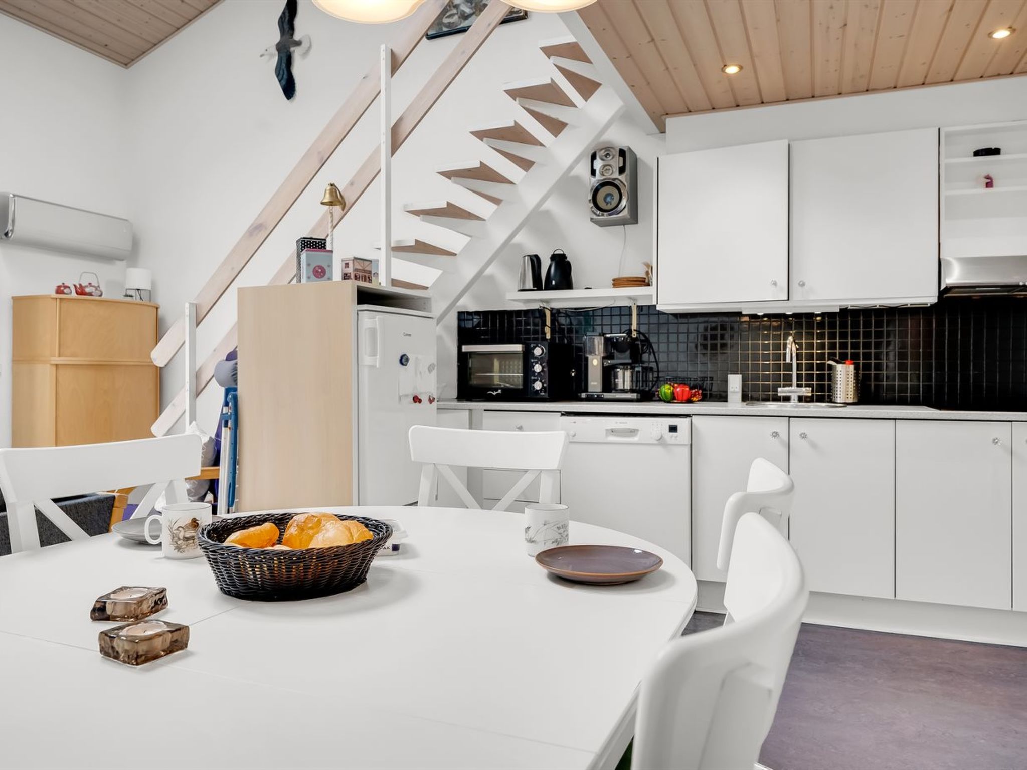 "Epiphania" - 100m to the fjord-Dedans