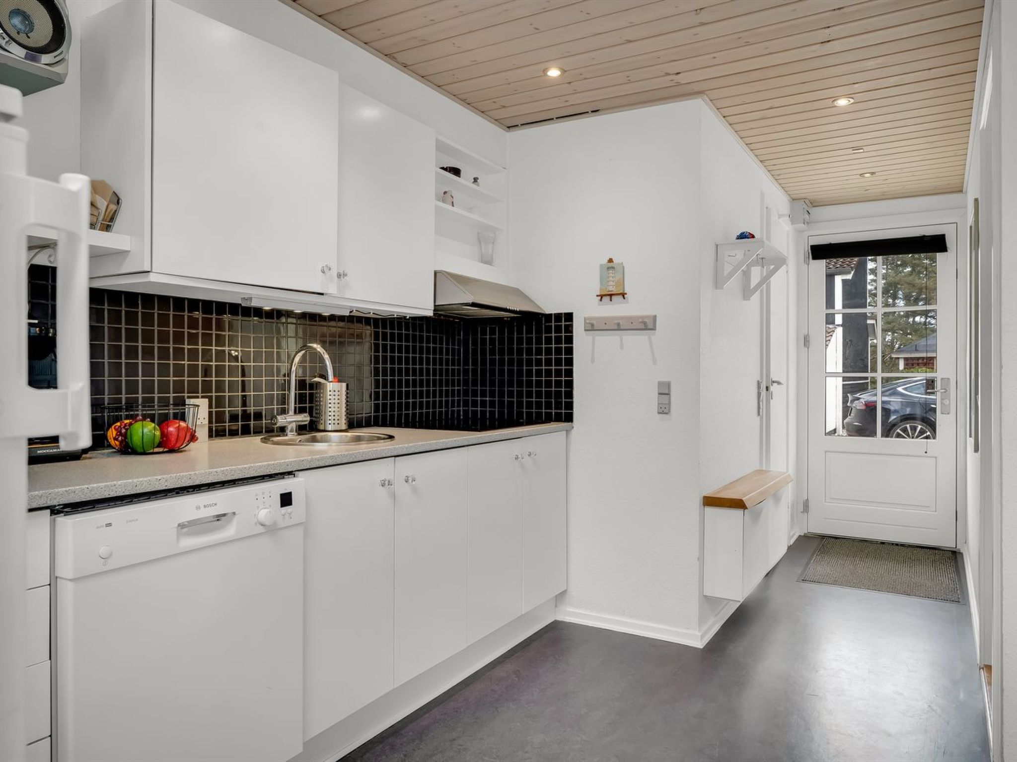 "Epiphania" - 100m to the fjord-Dedans