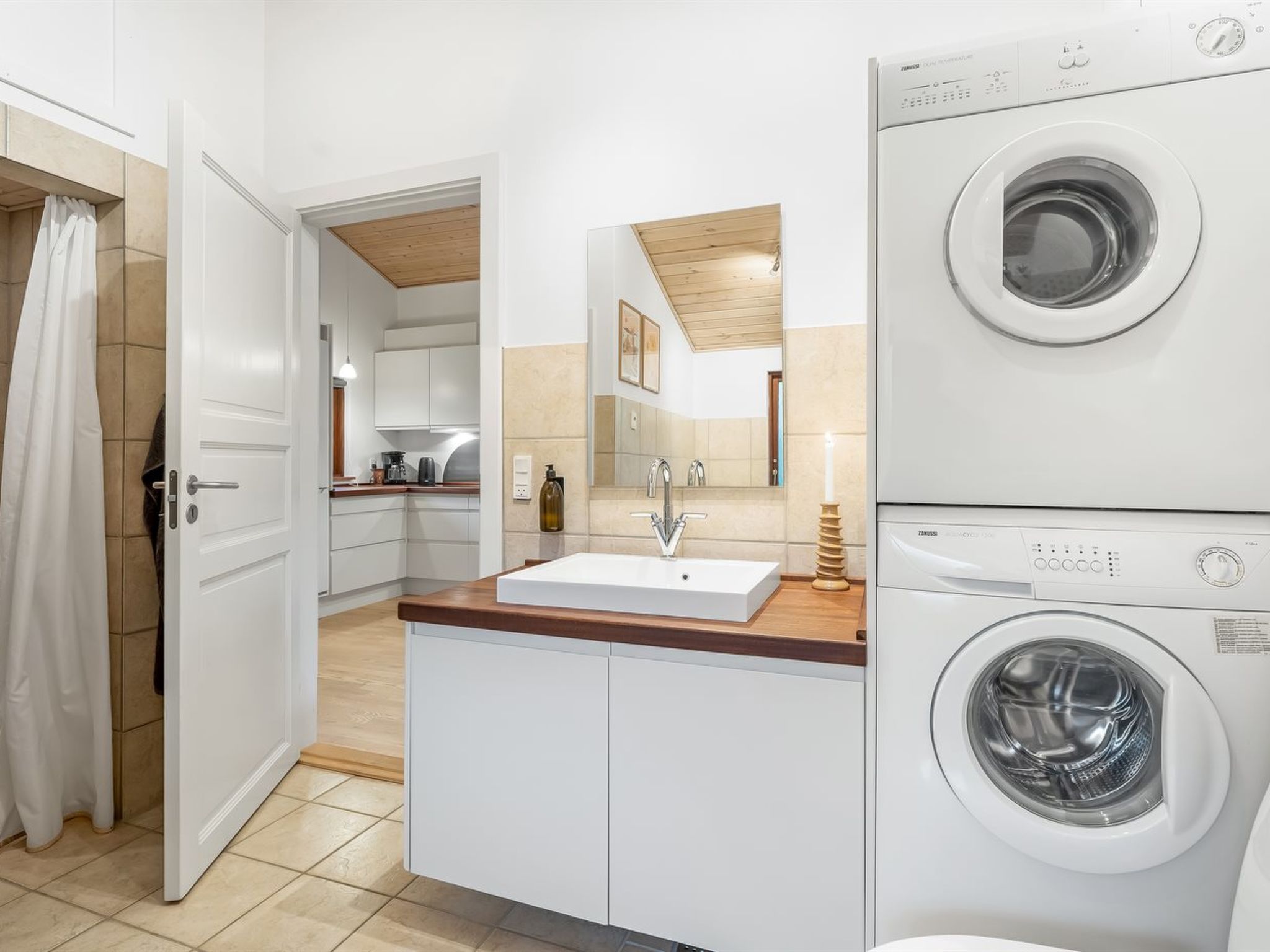 "Jaane" - 250m to the fjord-Binnen