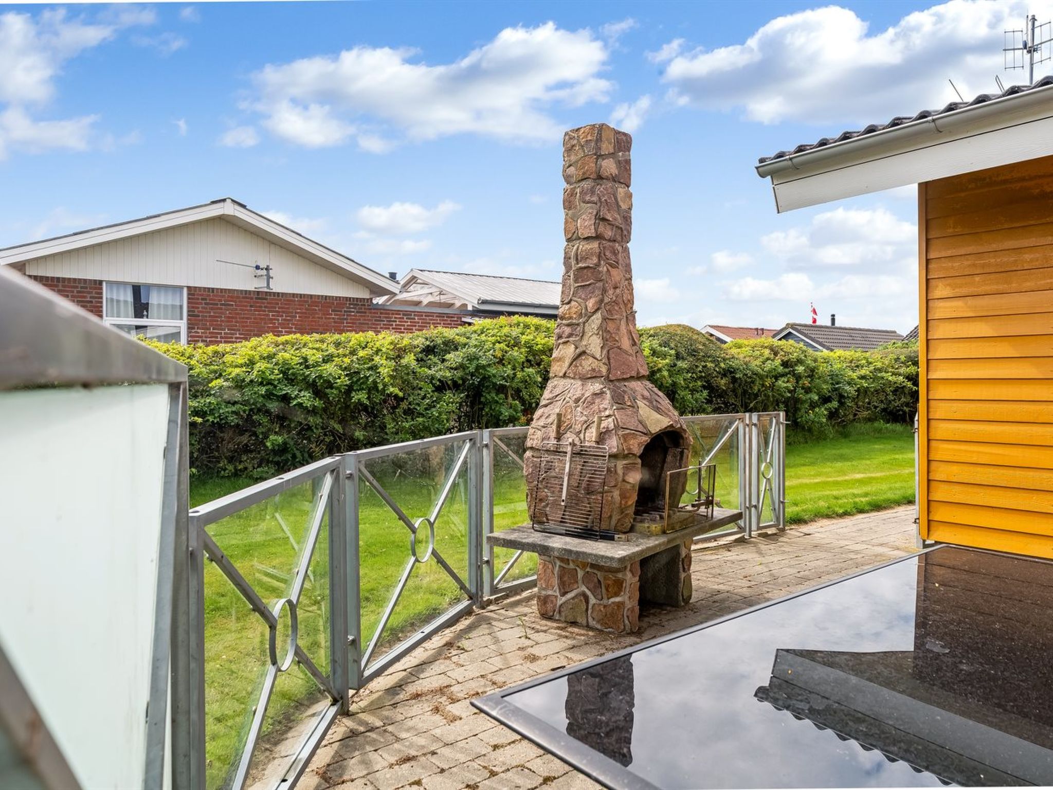 "Elnur" - 200m to the fjord-Buiten