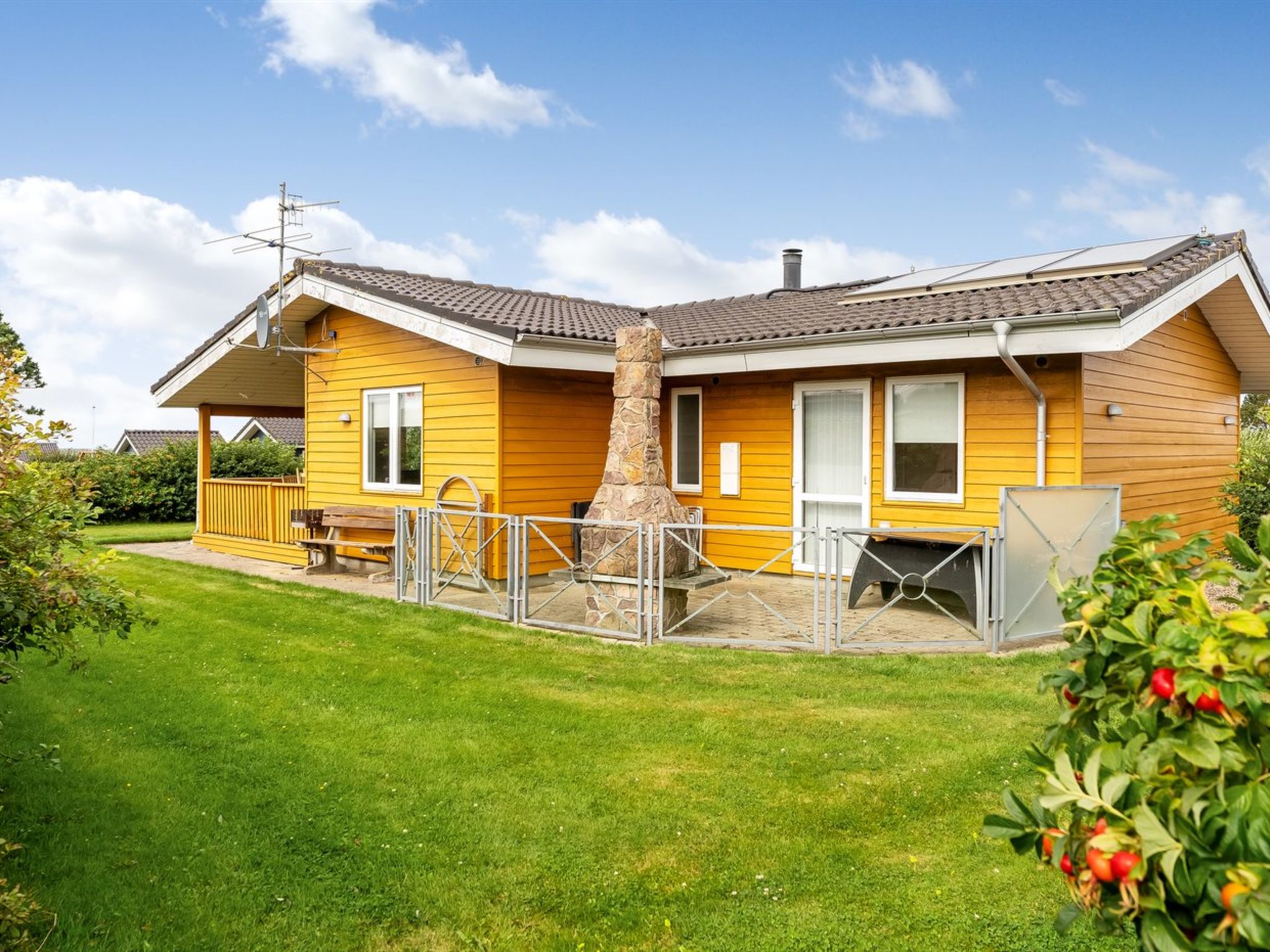 "Elnur" - 200m to the fjord-Buiten