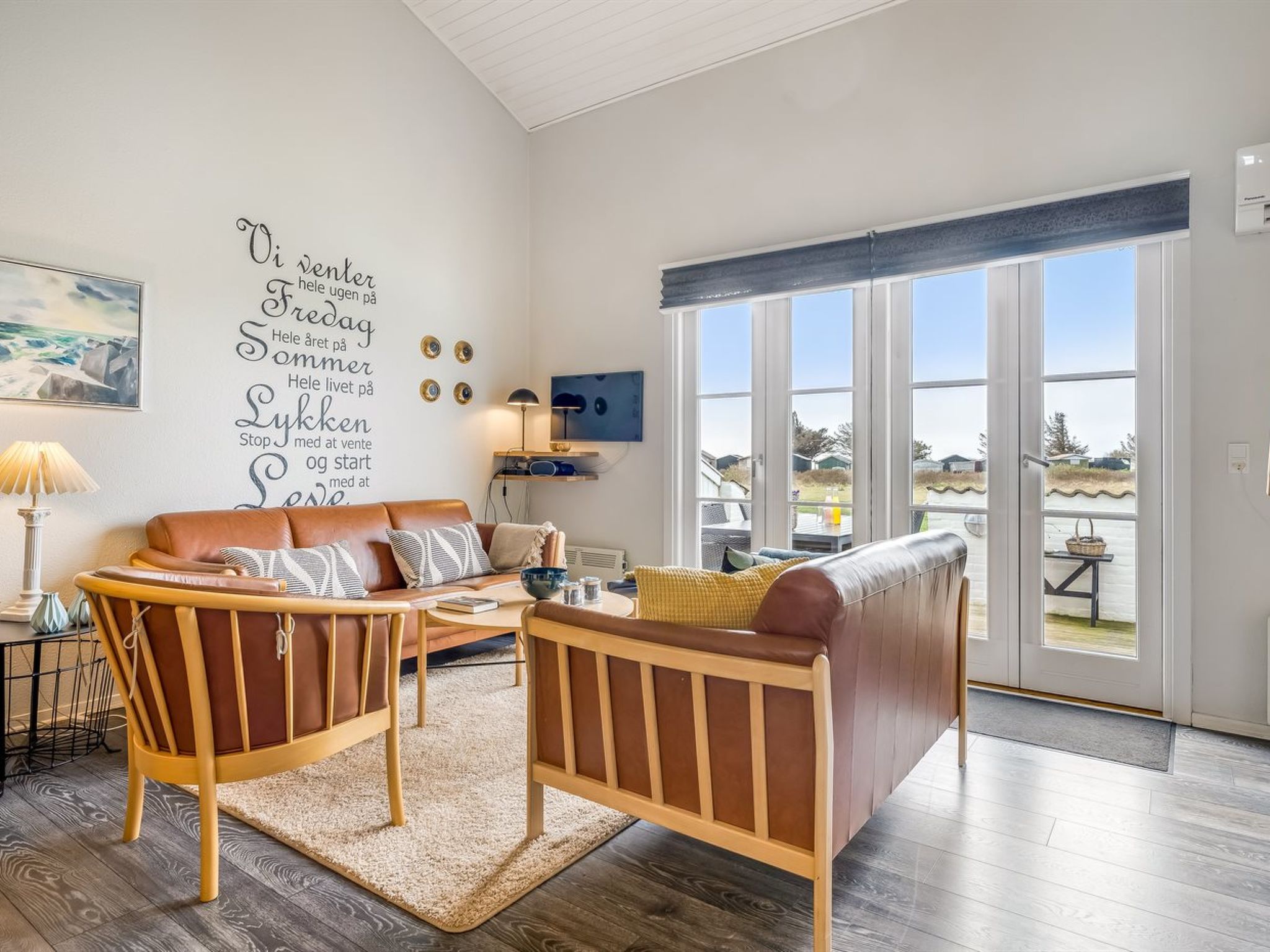 "Melvin" - 50m to the fjord - Binnen