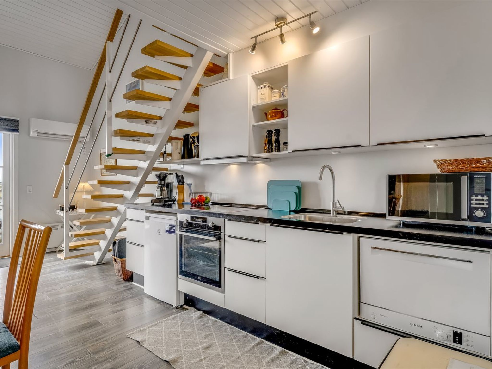 "Melvin" - 50m to the fjord - Binnen