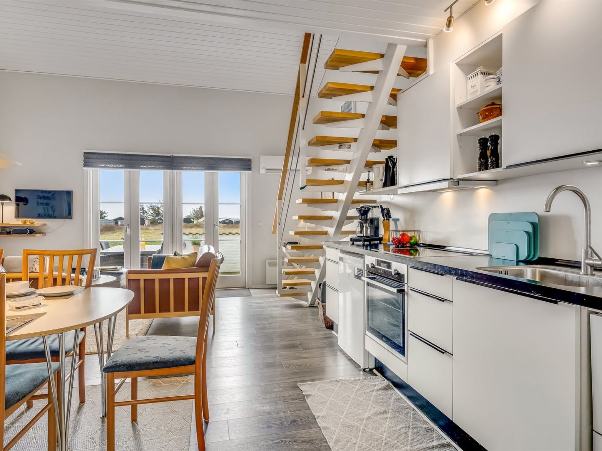 "Melvin" - 50m to the fjord - Binnen