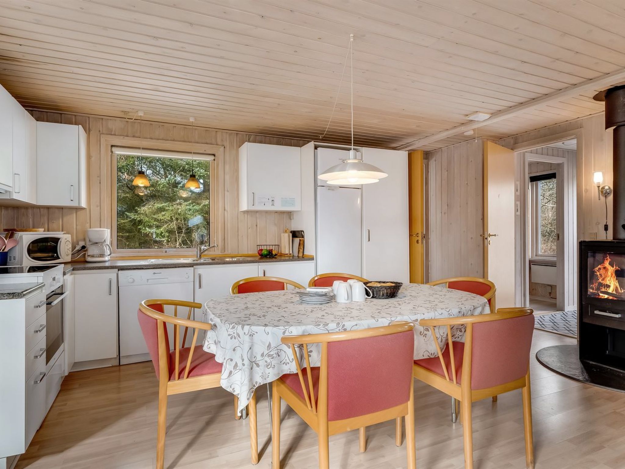 "Iris" - 200m to the fjord-Inside