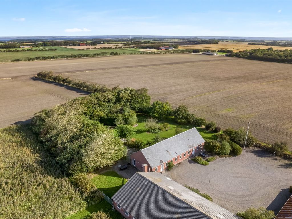 'Nette' - 2km to the fjord