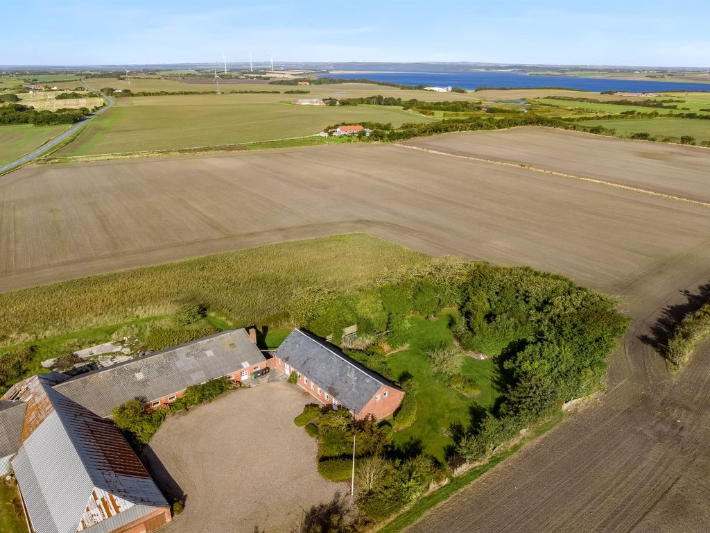 'Nette' - 2km to the fjord