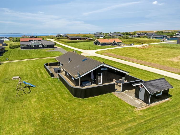 Vakantiehuis met open haard en sauna in Vinderup, vlakbij zee in Vinderup
