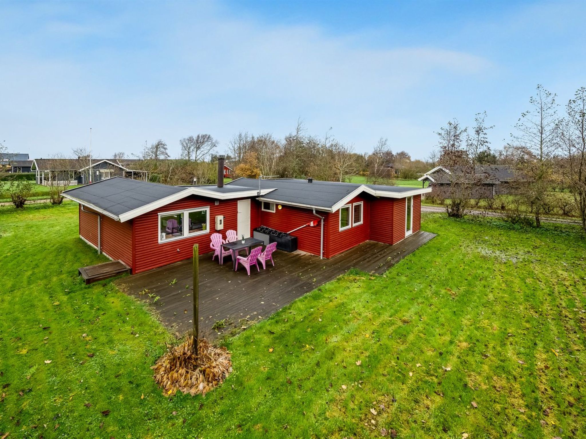 "Scarlet" - 400m to the fjord-Buiten
