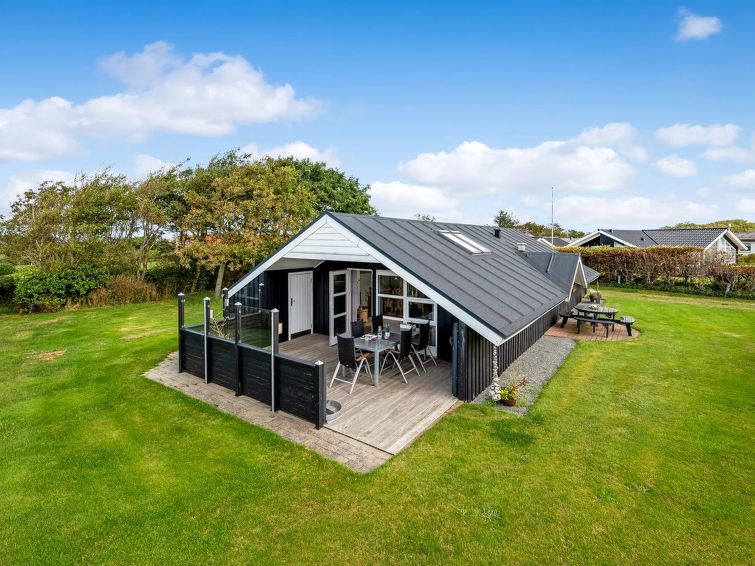"Naninja" - 300m to the inlet", huis 3-kamers 87 m2. Het objekt is geschikt voor 6 volwassenen. Woonkamer met TV en radio. 1 kamer met 1 2-pers bed. 1 kamer met 1 2-pers bed. 1 kamer met 1 2-pers bed...