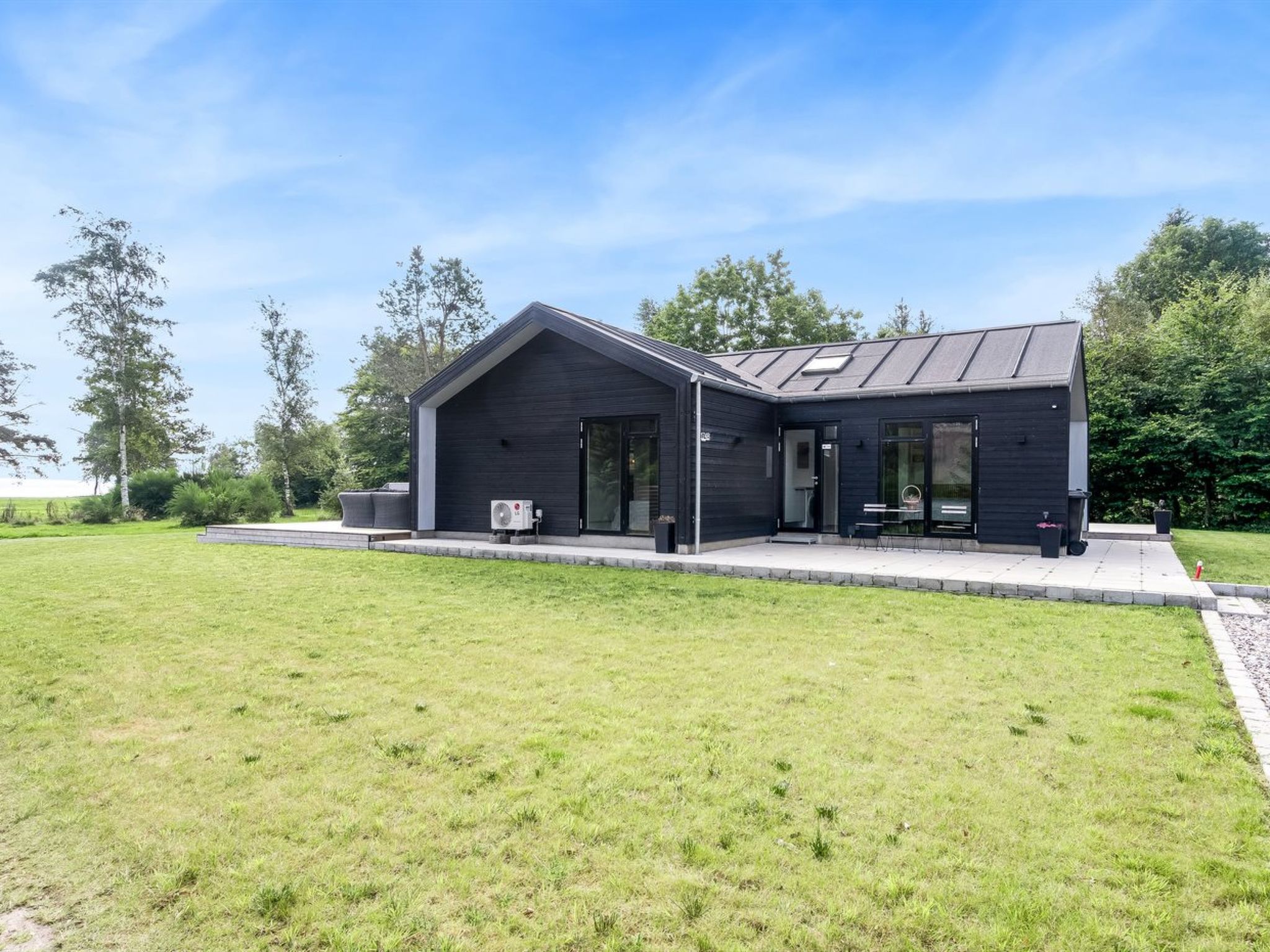 "Jahn" - 250m to the fjord-Buiten