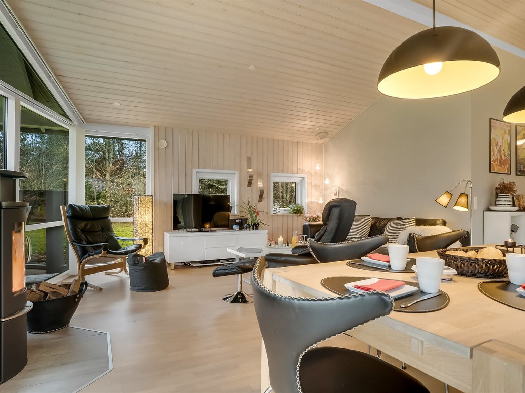 "Hemfrith" - 500m to the fjord-Inside