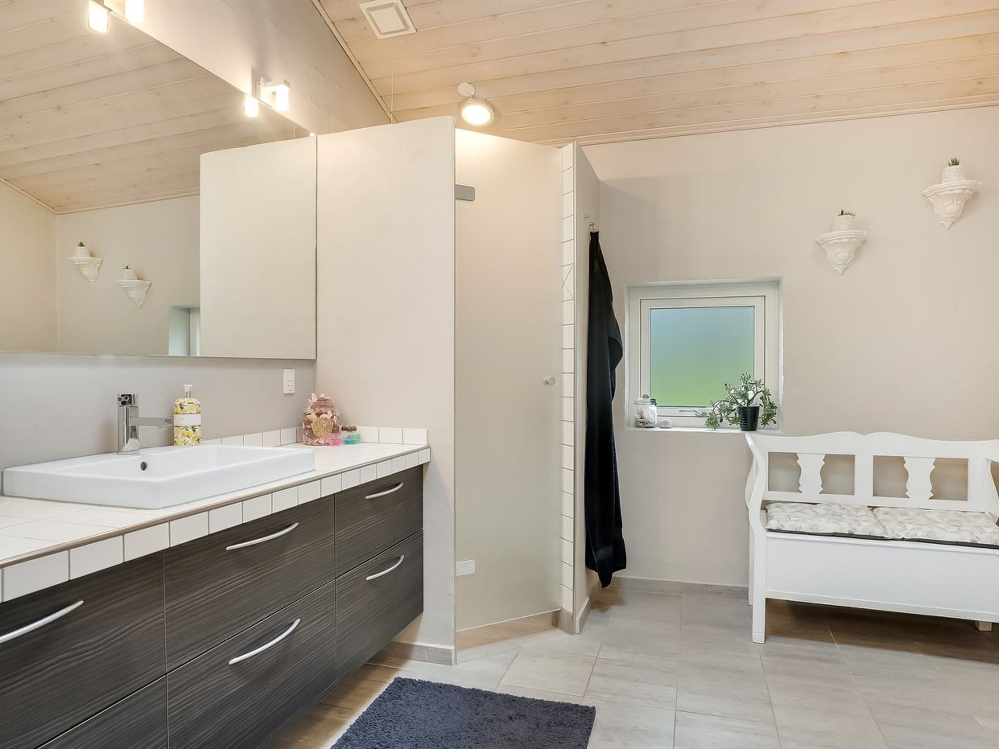 "Hemfrith" - 500m to the fjord-Inside