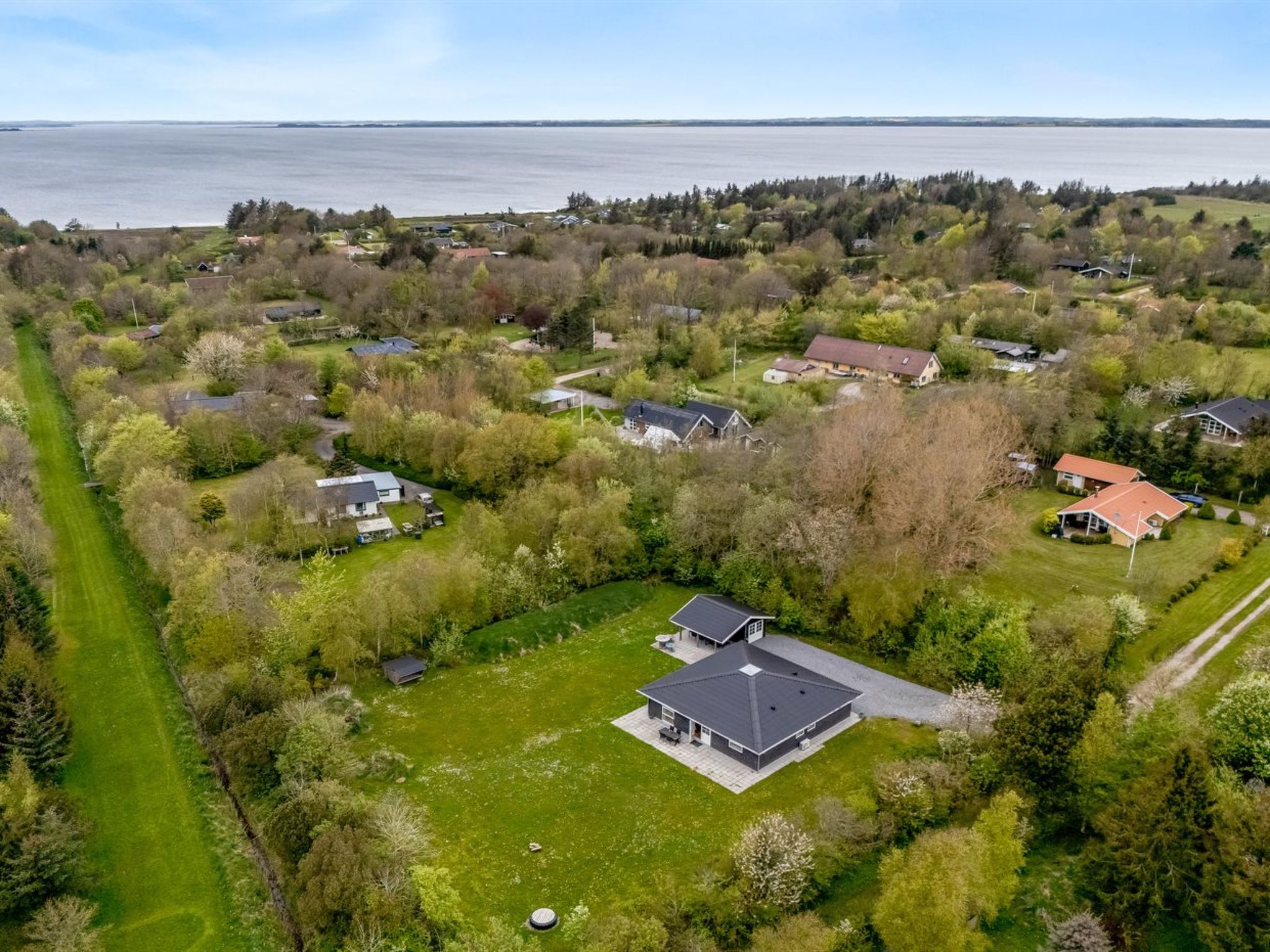 "Veijo" - 400m to the fjord-Buiten