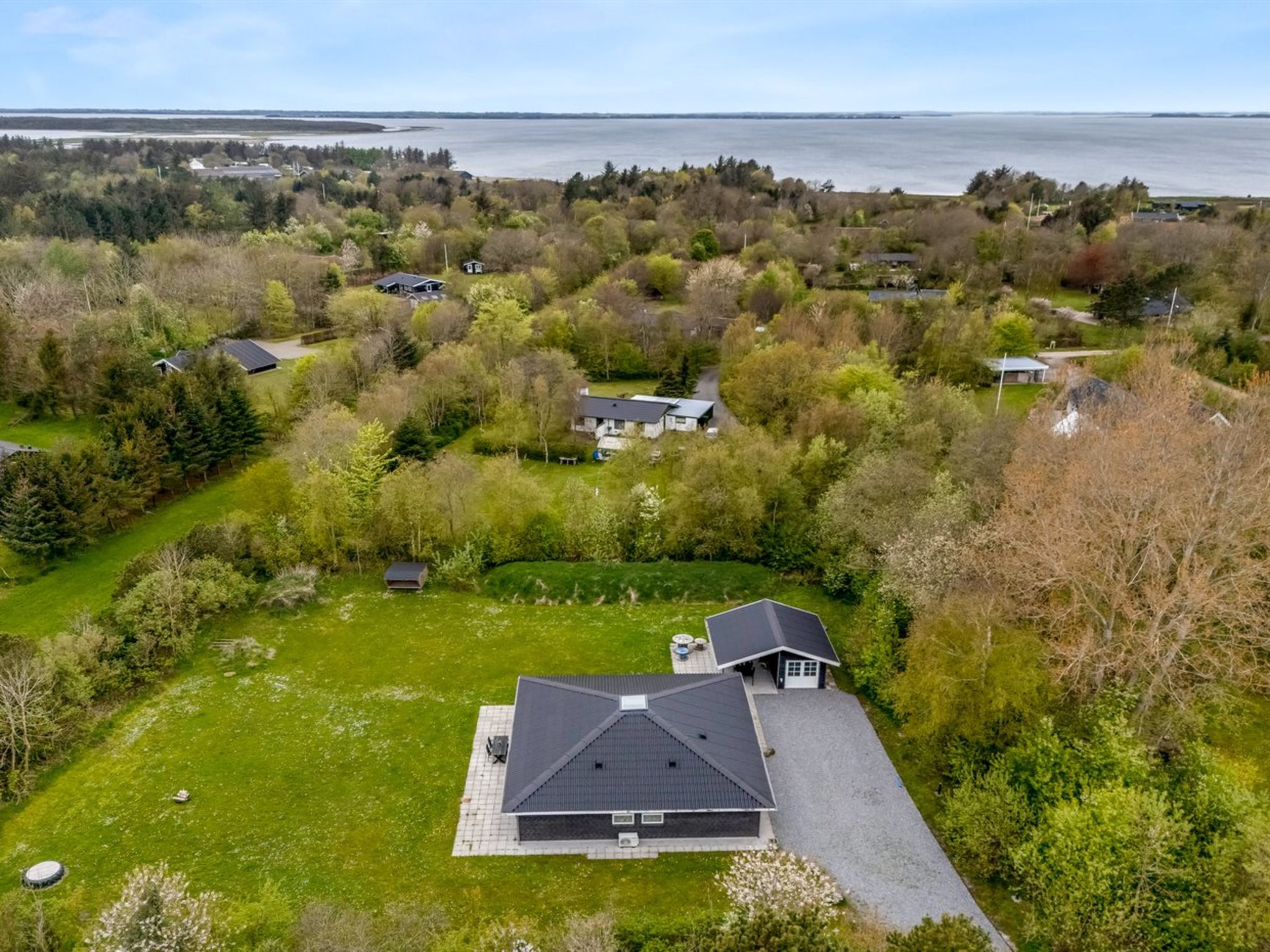 "Veijo" - 400m to the fjord-Buiten