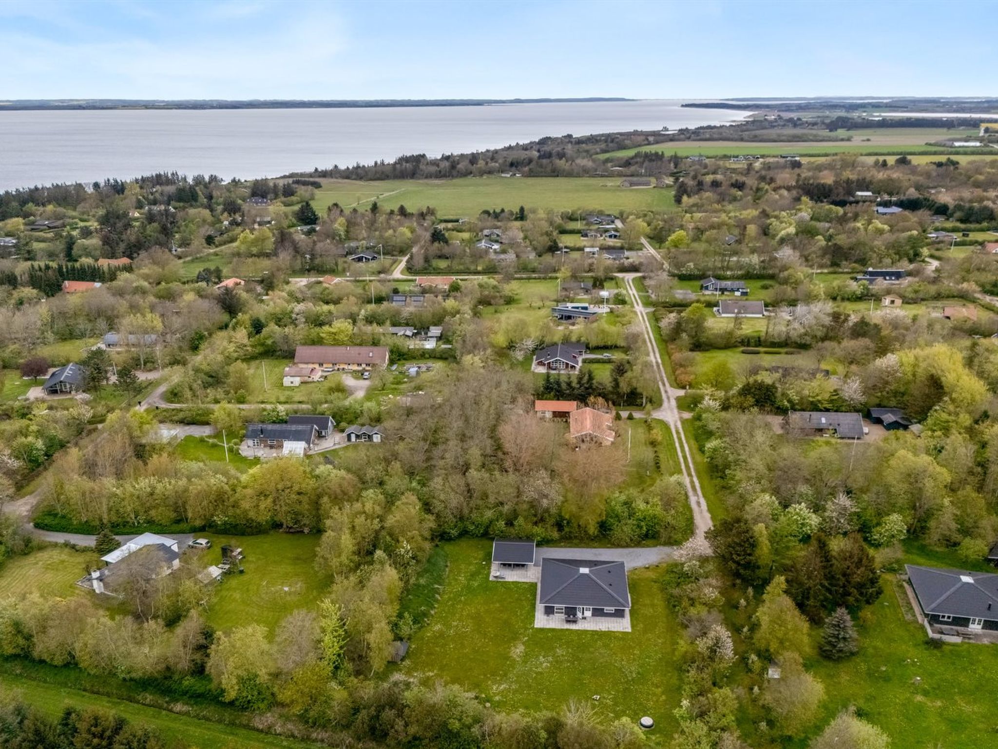 "Veijo" - 400m to the fjord-Buiten